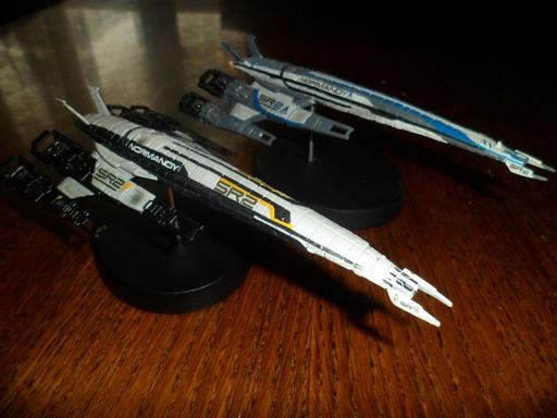 Mass Effect 2 - Mass Effect: Cerberus Normandy SR-2 Ship Replica