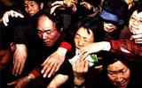 20110319-stpt-tsunaminuclearcrisis-a14-china_panic_sets_s-pore_shoppers_buying_saltpix